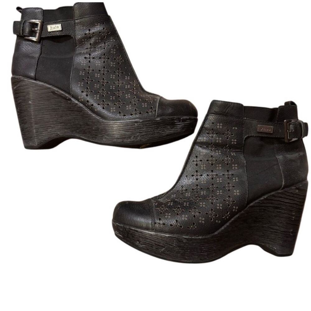 Jambu Brighton Women's Black Leather Wedge Booties Size 10 Ankle Zip